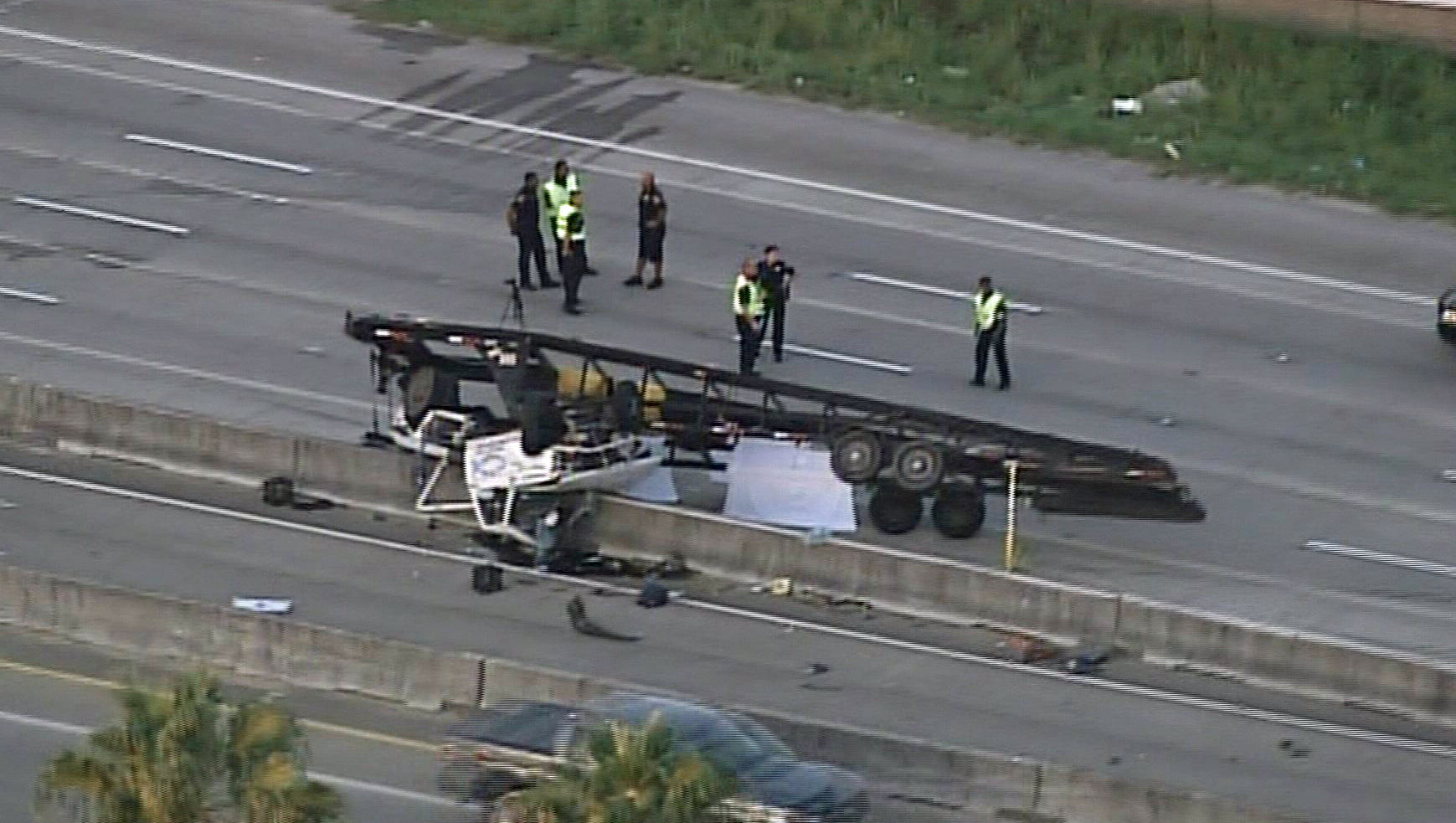 Photos: Deadly truck crash on Gulf Freeway | khou.com