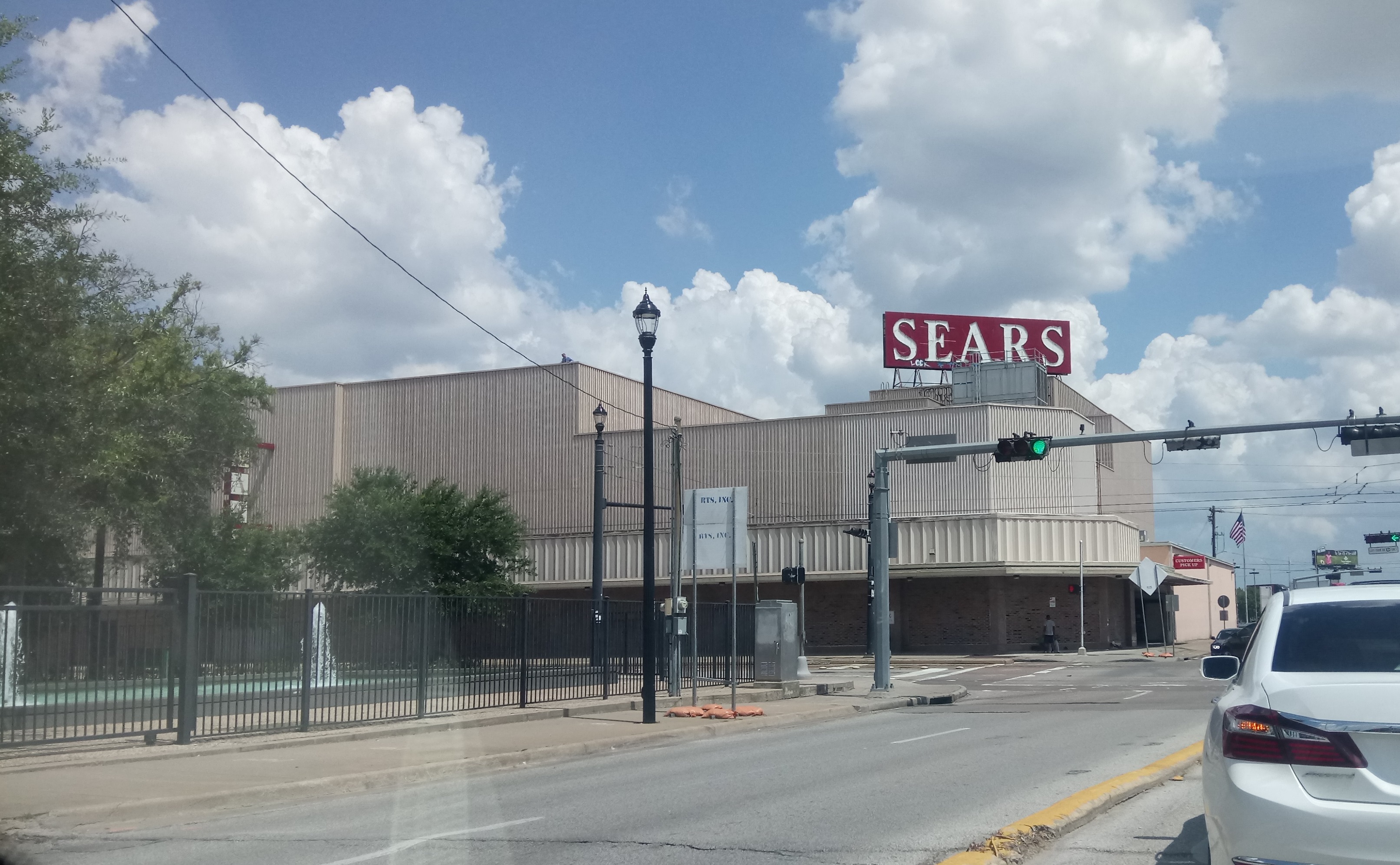 Landmark Midtown Sears location to close in 2018