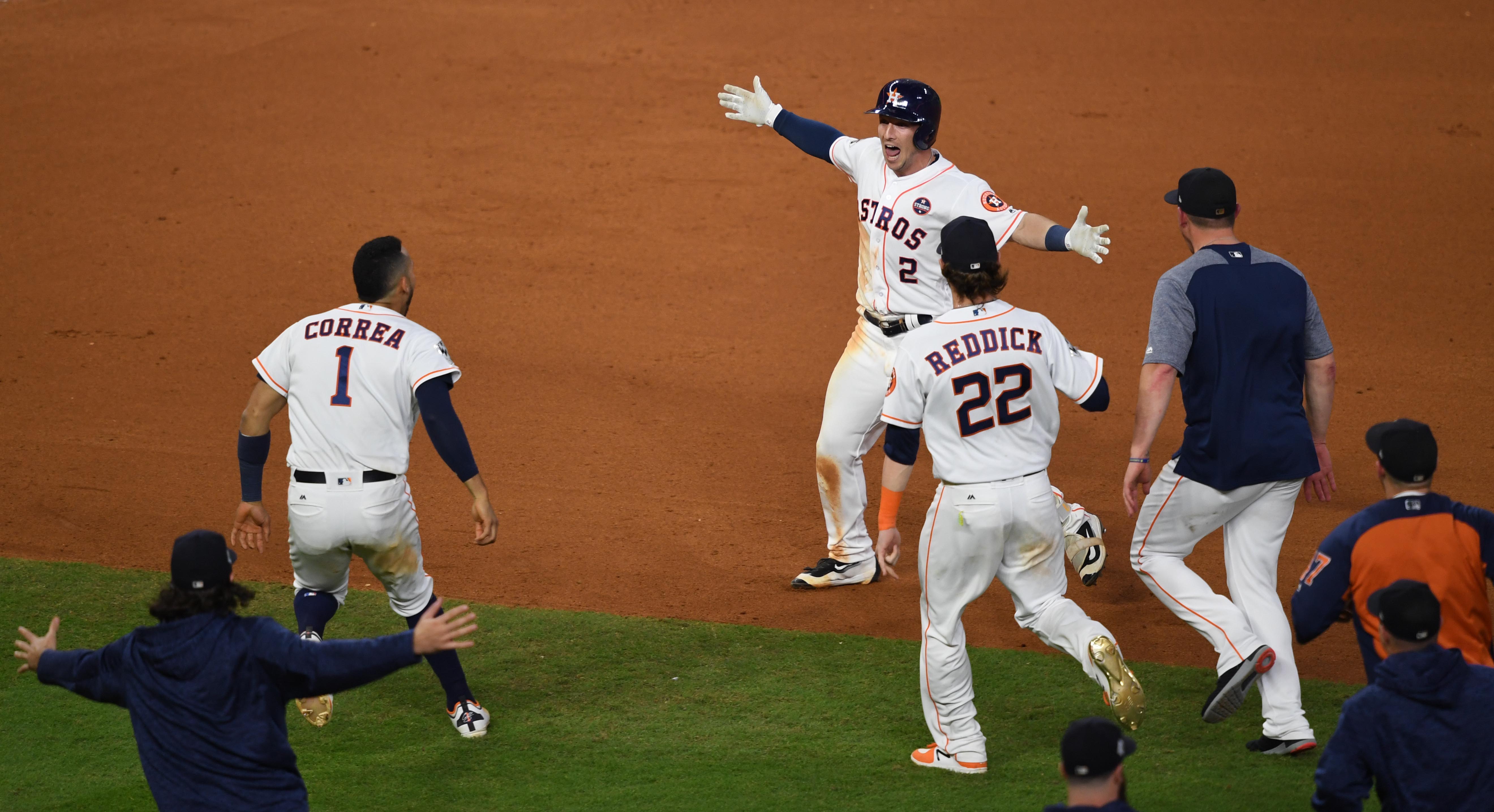 Astros Beat Dodgers 7-6 To Tie The 2017 World Series