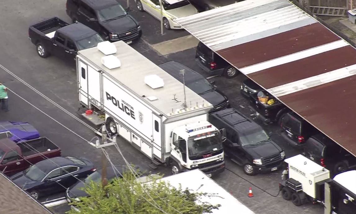 Armed suspect in custody after standoff at SW Houston apartments | khou.com