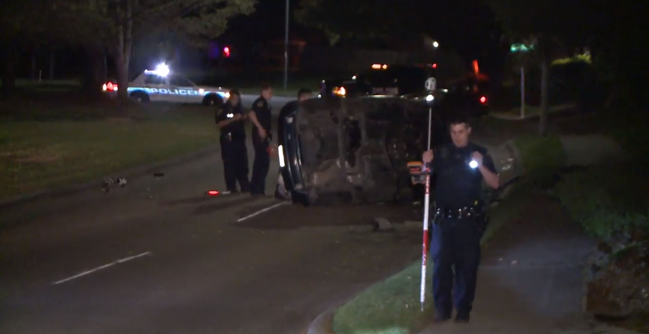 Houston crash: 1 dead, 1 injured after car crashes into tree on S