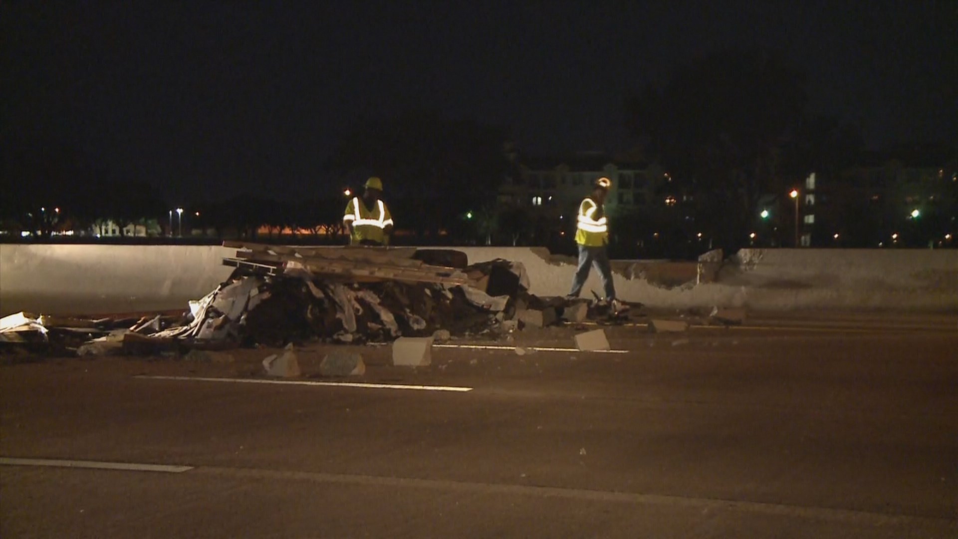 Crash damages concrete barrier along W. Beltway 8 | khou.com