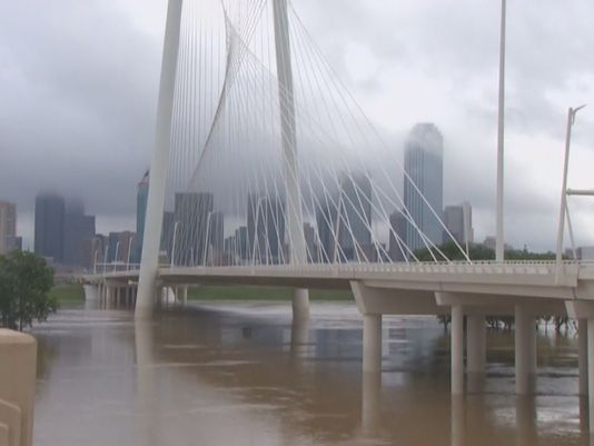 Trinity River levels become spectacle in Dallas | khou.com