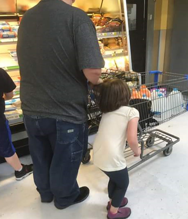 Girl begs for mercy as dad drags her by the hair in Walmart | khou.com