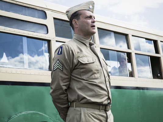 Funny guy Vince Vaughn gets serious in Mel Gibson's 'Hacksaw Ridge ...