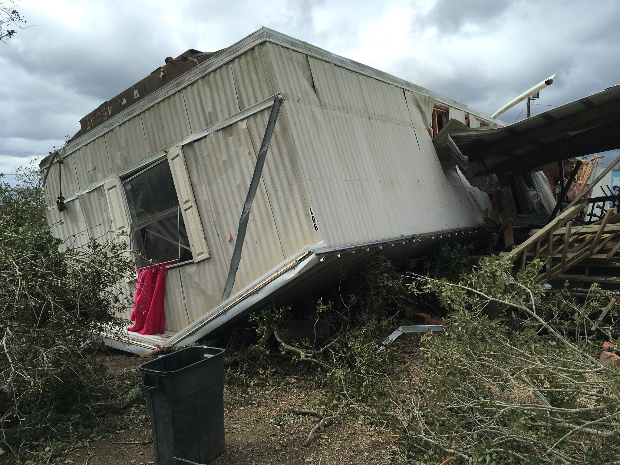 Mom shields kids as tornado flips home in Texas | wtsp.com