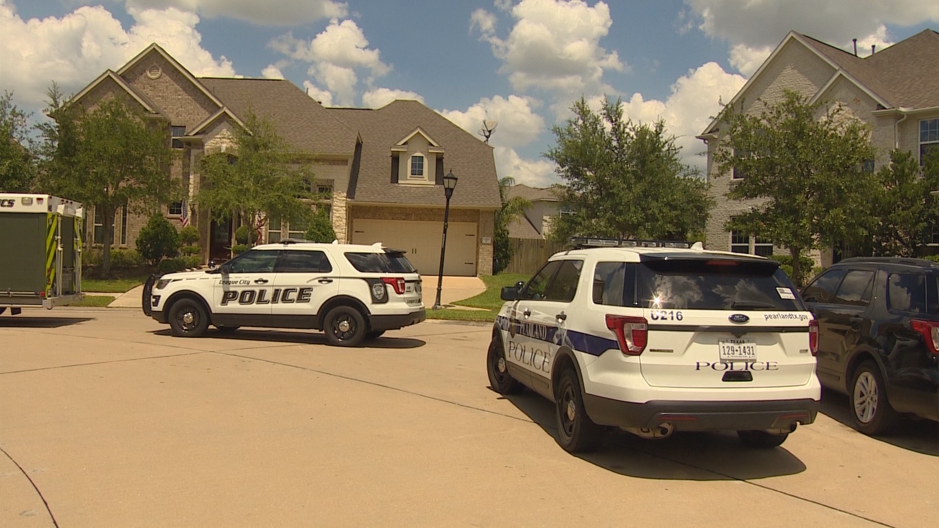 SWAT scene ends after suspect found dead inside Pearland home | khou.com