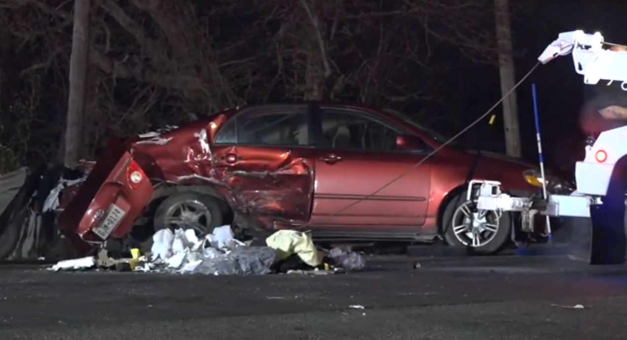 Man ejected from car, children hurt in Highlands crash | khou.com